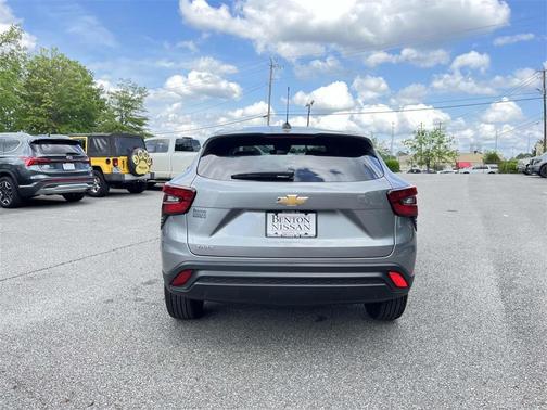 2025 Chevrolet Trax LS