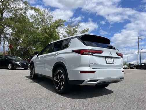 2024 Mitsubishi Outlander SE Black Edition