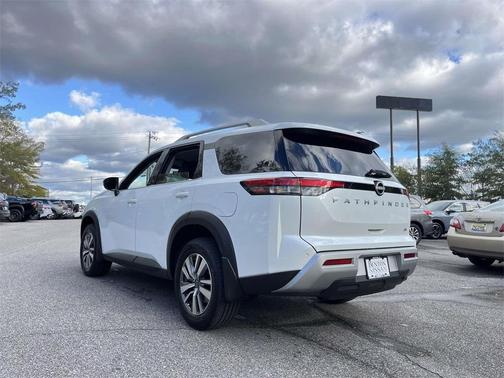 2025 Nissan Pathfinder SL