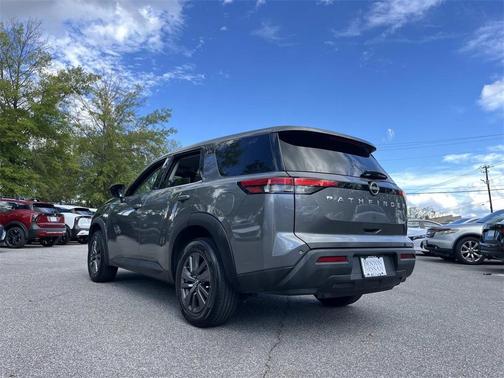 2022 Nissan Pathfinder S