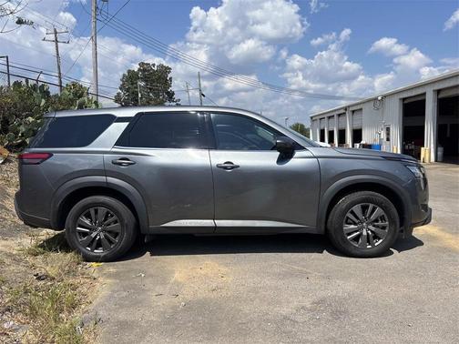 2022 Nissan Pathfinder S