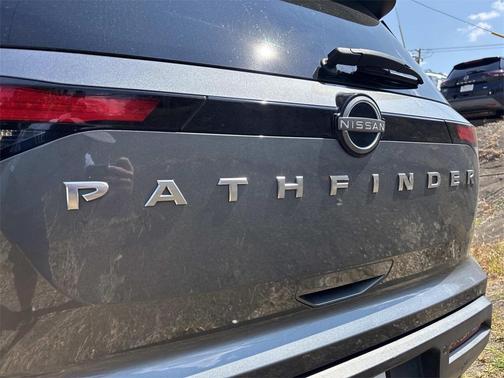 2022 Nissan Pathfinder S