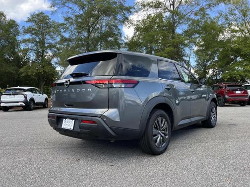 2022 Nissan Pathfinder S