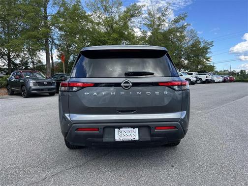 2022 Nissan Pathfinder S