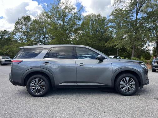 2022 Nissan Pathfinder S