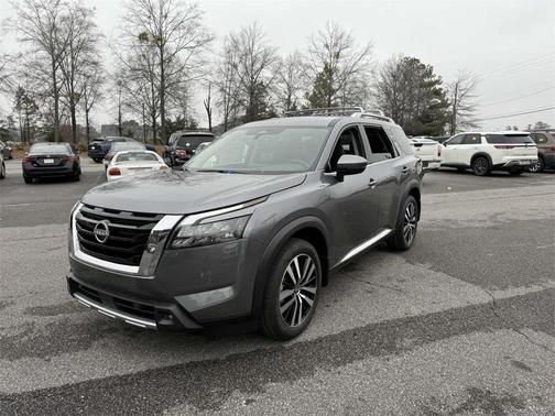 2025 Nissan Pathfinder Platinum