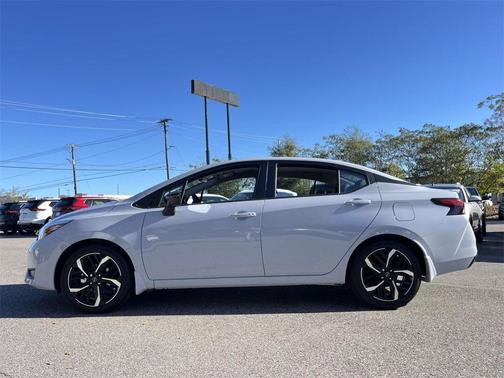 2025 Nissan Versa 1.6 SR