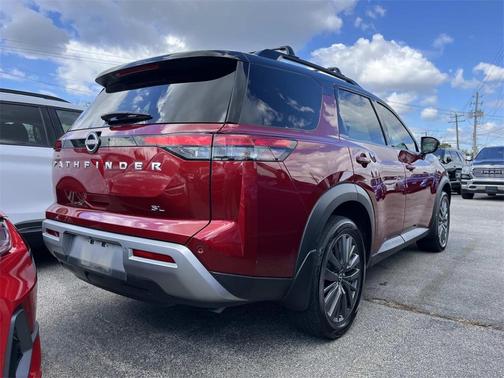 2024 Nissan Pathfinder SL