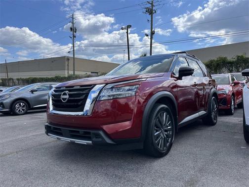 2024 Nissan Pathfinder SL