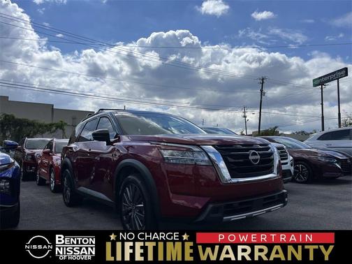 2024 Nissan Pathfinder SL