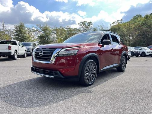 2024 Nissan Pathfinder SL