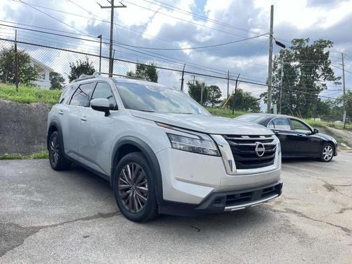 2024 Nissan Pathfinder SL