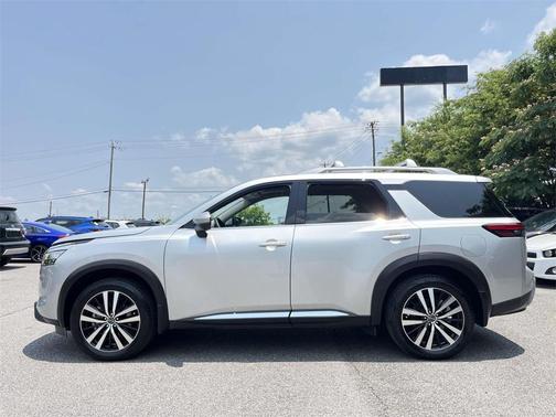 2024 Nissan Pathfinder Platinum