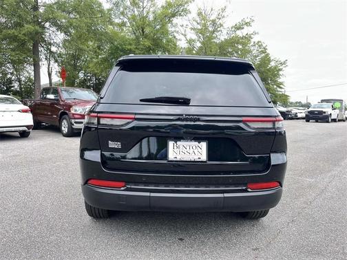 2024 Jeep Grand Cherokee Laredo