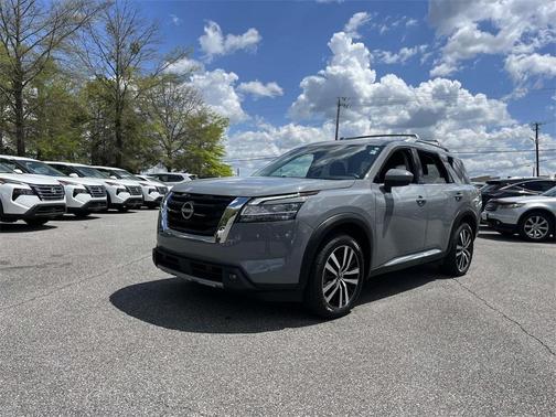 2024 Nissan Pathfinder Platinum