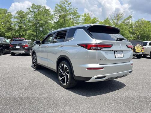 2022 Mitsubishi Outlander SE