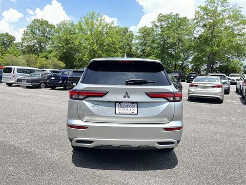 2022 Mitsubishi Outlander SE