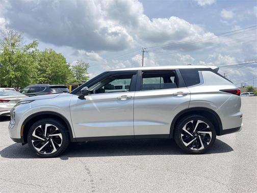 2022 Mitsubishi Outlander SE