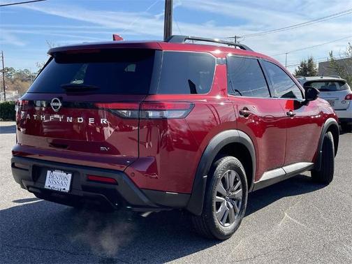 2023 Nissan Pathfinder SV