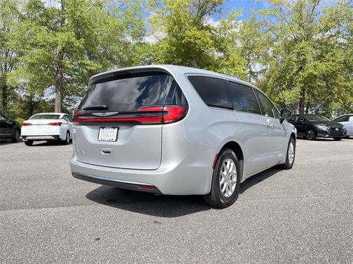 2024 Chrysler Pacifica Touring-L