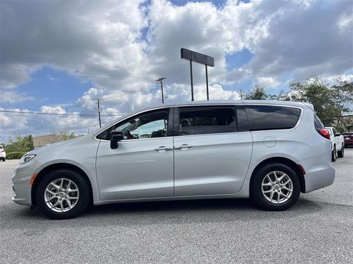 2024 Chrysler Pacifica Touring-L