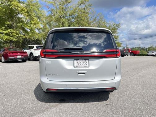 2024 Chrysler Pacifica Touring-L