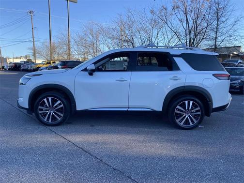2025 Nissan Pathfinder Platinum