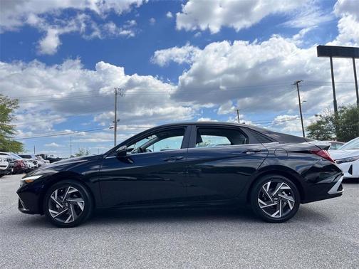 2025 Hyundai ELANTRA Limited