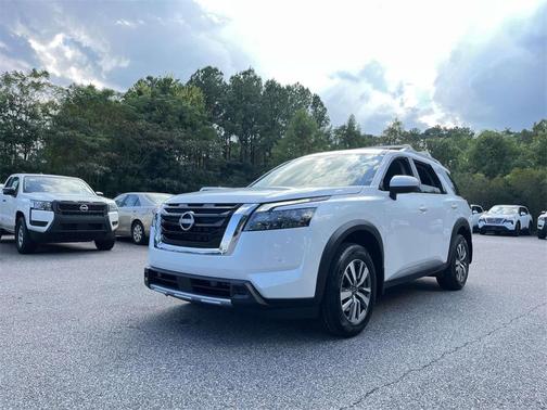 2025 Nissan Pathfinder SL