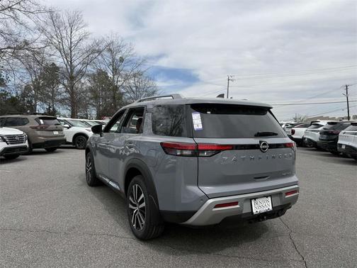 2025 Nissan Pathfinder Platinum