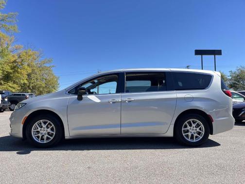 2024 Chrysler Pacifica Touring-L
