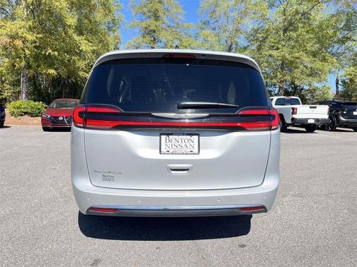 2024 Chrysler Pacifica Touring-L