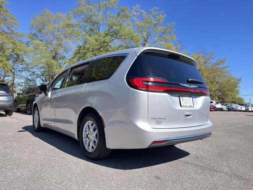 2024 Chrysler Pacifica Touring-L