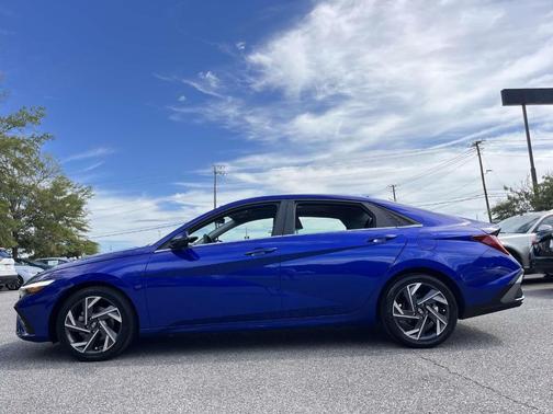 2024 Hyundai ELANTRA Limited