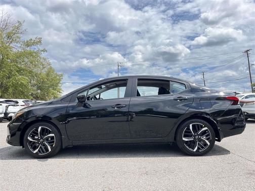 2025 Nissan Versa 1.6 SR