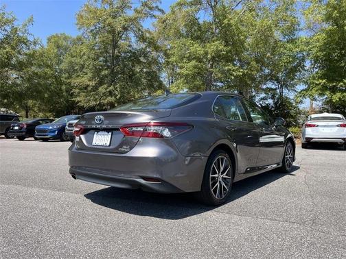 2022 Toyota Camry Hybrid XLE