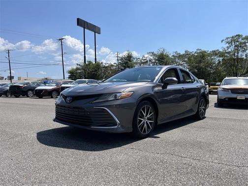 2022 Toyota Camry Hybrid XLE