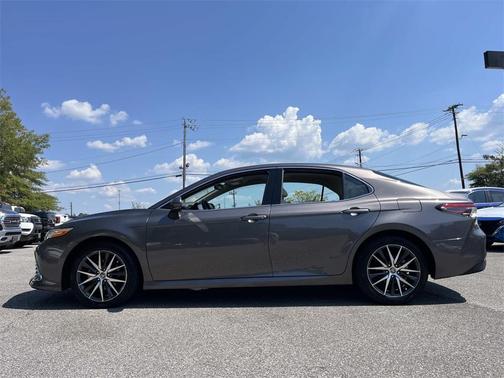 2022 Toyota Camry Hybrid XLE