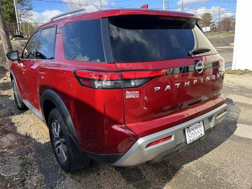 2024 Nissan Pathfinder SL