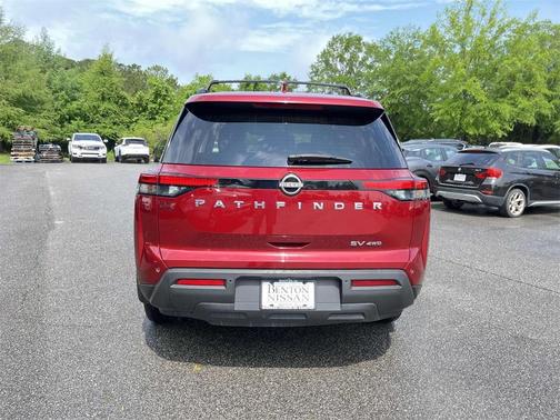 2022 Nissan Pathfinder SV