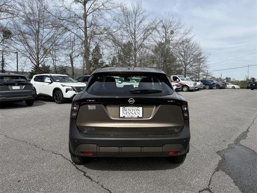 2025 Nissan Kicks S
