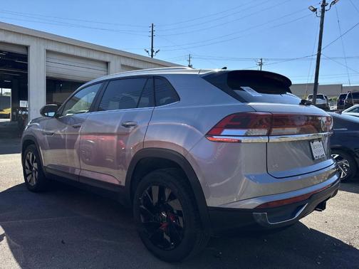 2024 Volkswagen Atlas Cross Sport 2.0T SE w/Technology