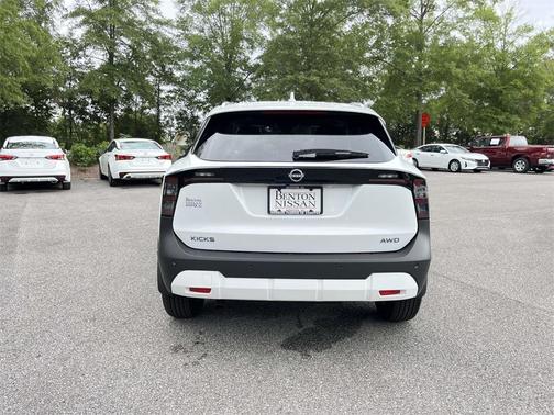 2025 Nissan Kicks SV
