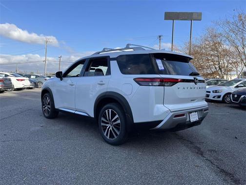 2025 Nissan Pathfinder Platinum