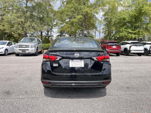2025 Nissan Versa 1.6 SR
