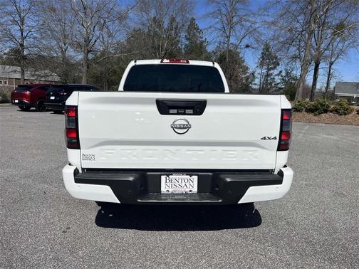 2025 Nissan Frontier SV