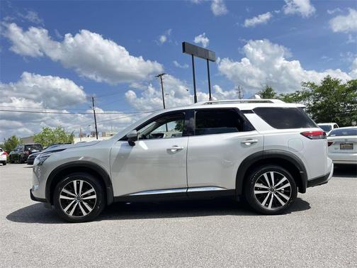 2024 Nissan Pathfinder Platinum