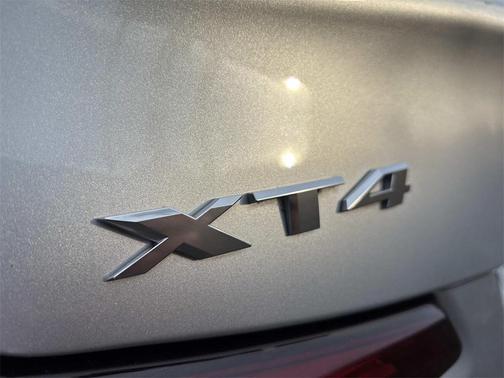 2022 Cadillac XT4 Premium Luxury