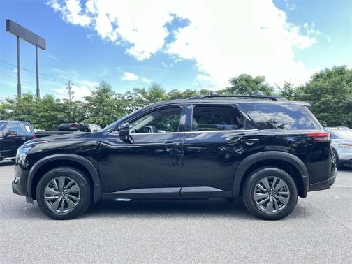 2023 Nissan Pathfinder SV