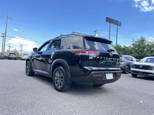2023 Nissan Pathfinder SV